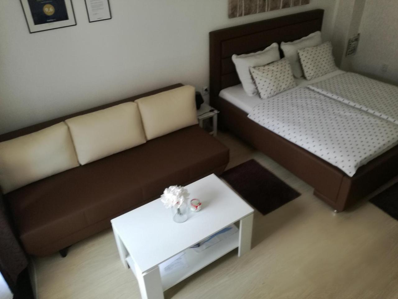 Guesthouse Coco Славонски-Брод Экстерьер фото